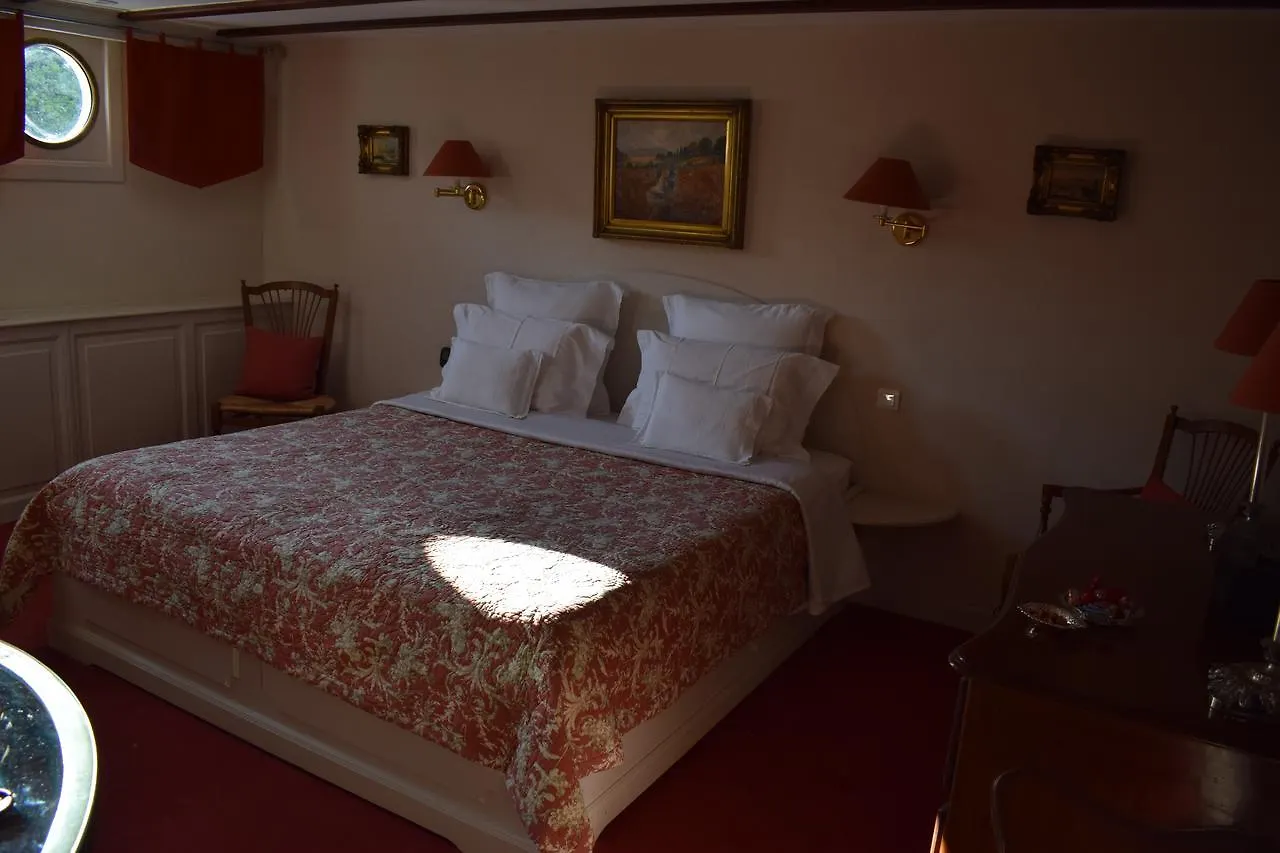 Aurora Bed and Breakfast Schiedam Bed & Breakfast